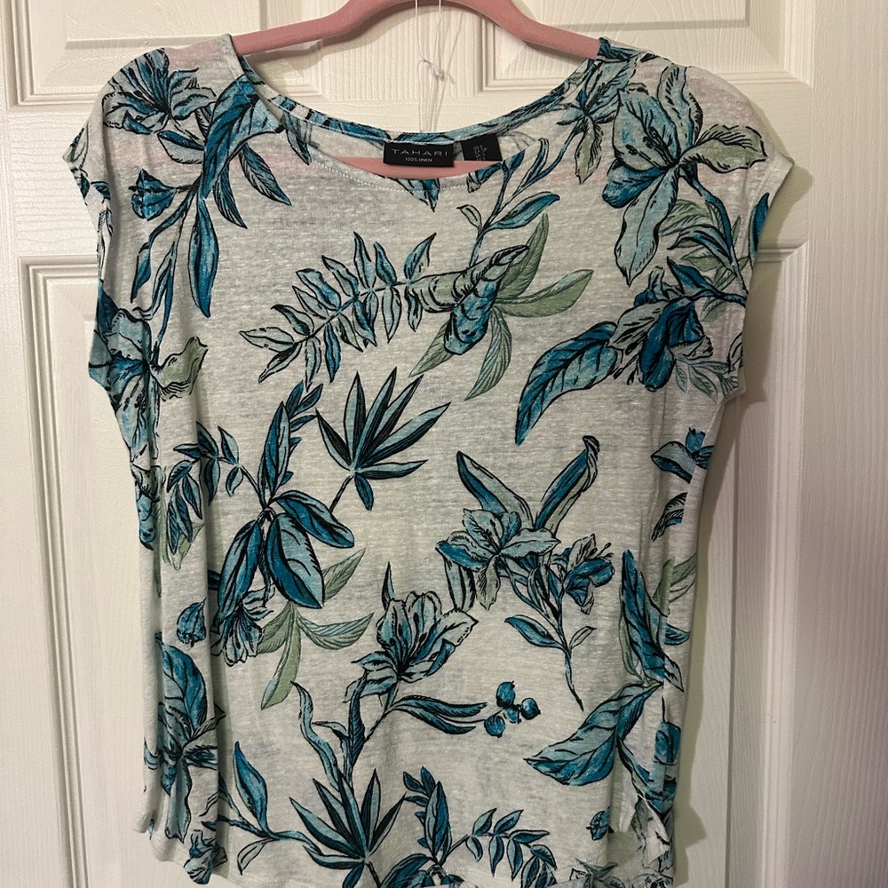 Tahari White and Cream Relaxed Graphic Tee Cap Sleeve